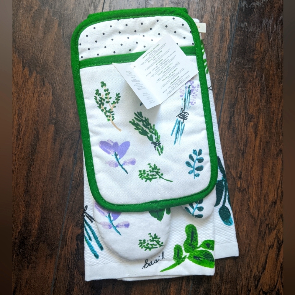 NWT Kate Spade Three Piece Kitchen Set in Homegrown Print